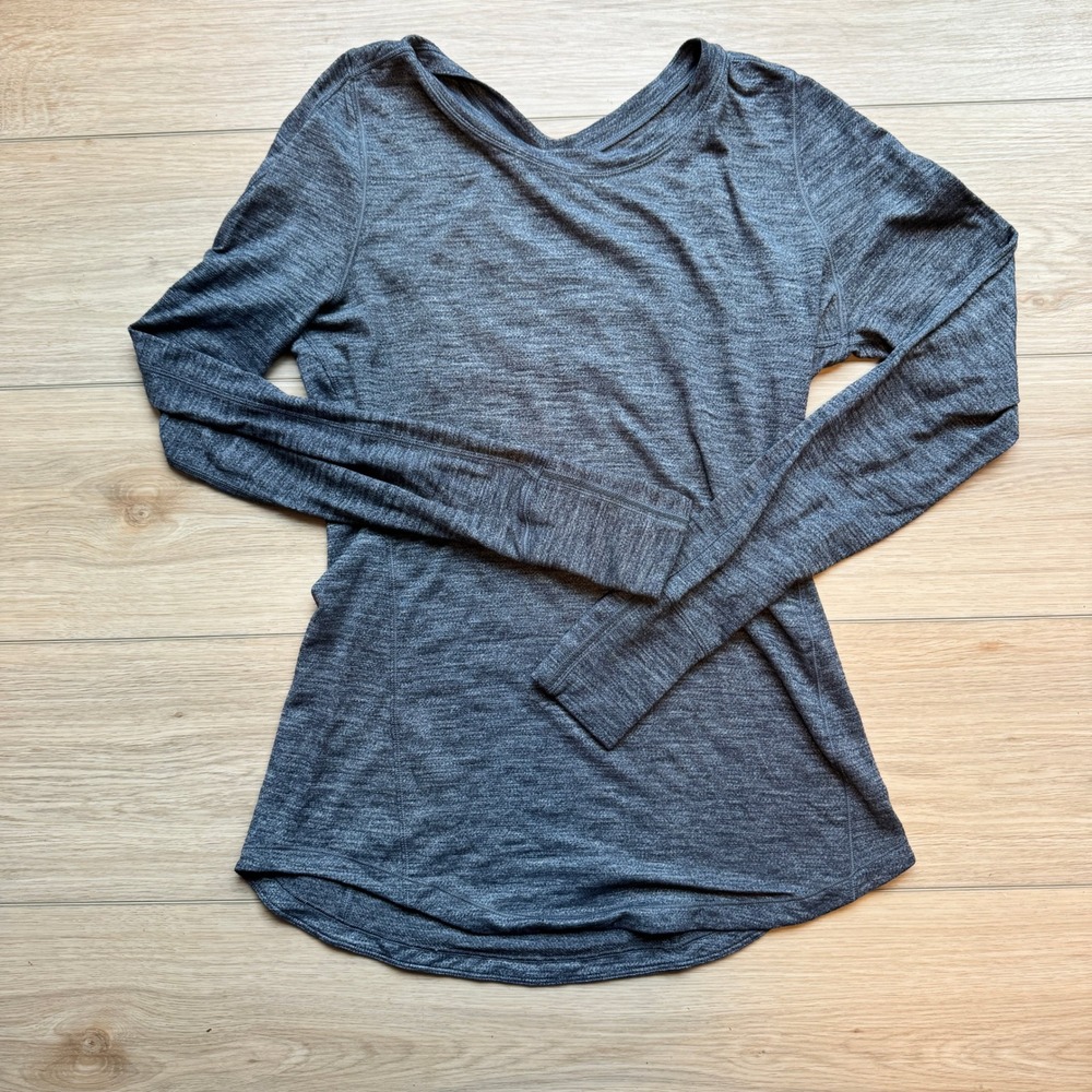 Lululemon Heathered Grey Ruched Back Long Sleeve Top Thumbholes Small Medium